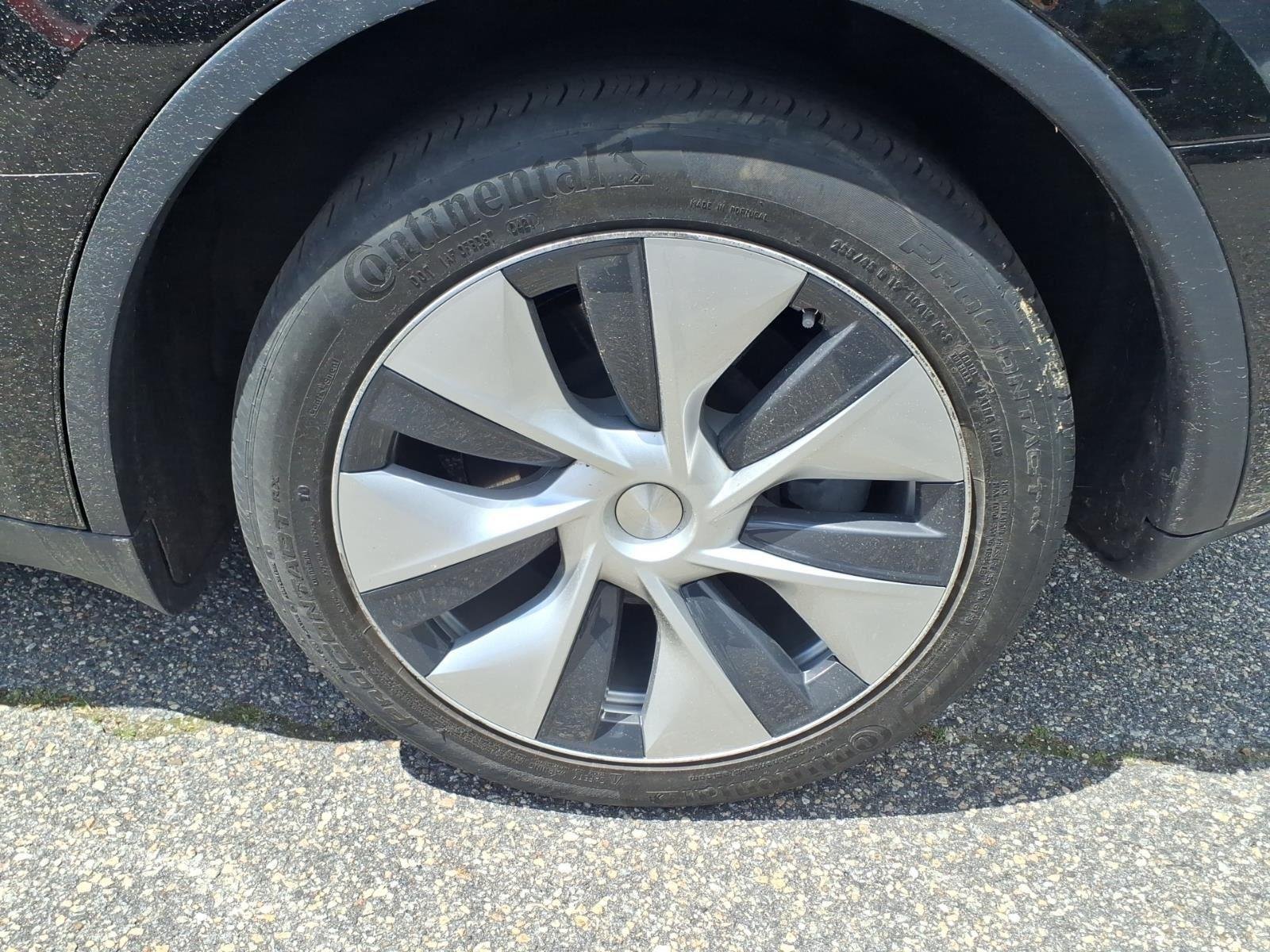 Used 2021 Solid Black Tesla Long Range image 9