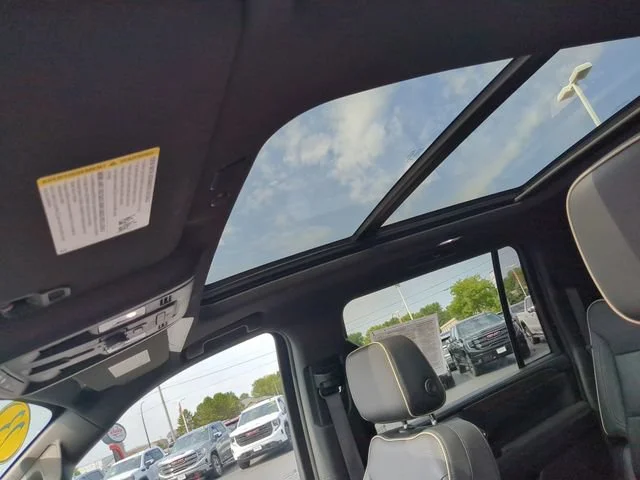 Used 2023 SUMMIT WHITE Chevrolet Premier image 26