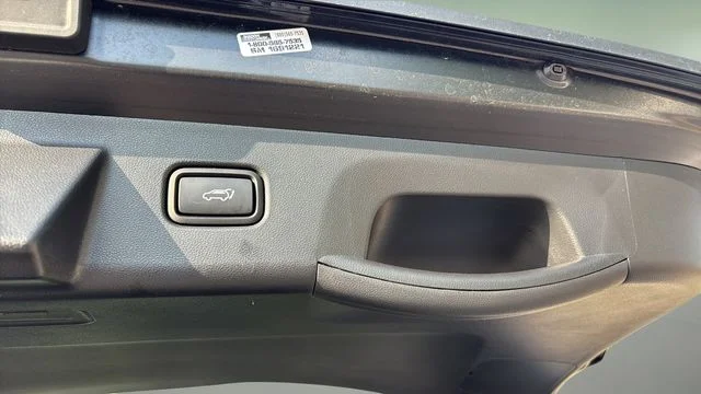 Used 2025 Black Hyundai SEL Convenience image 34