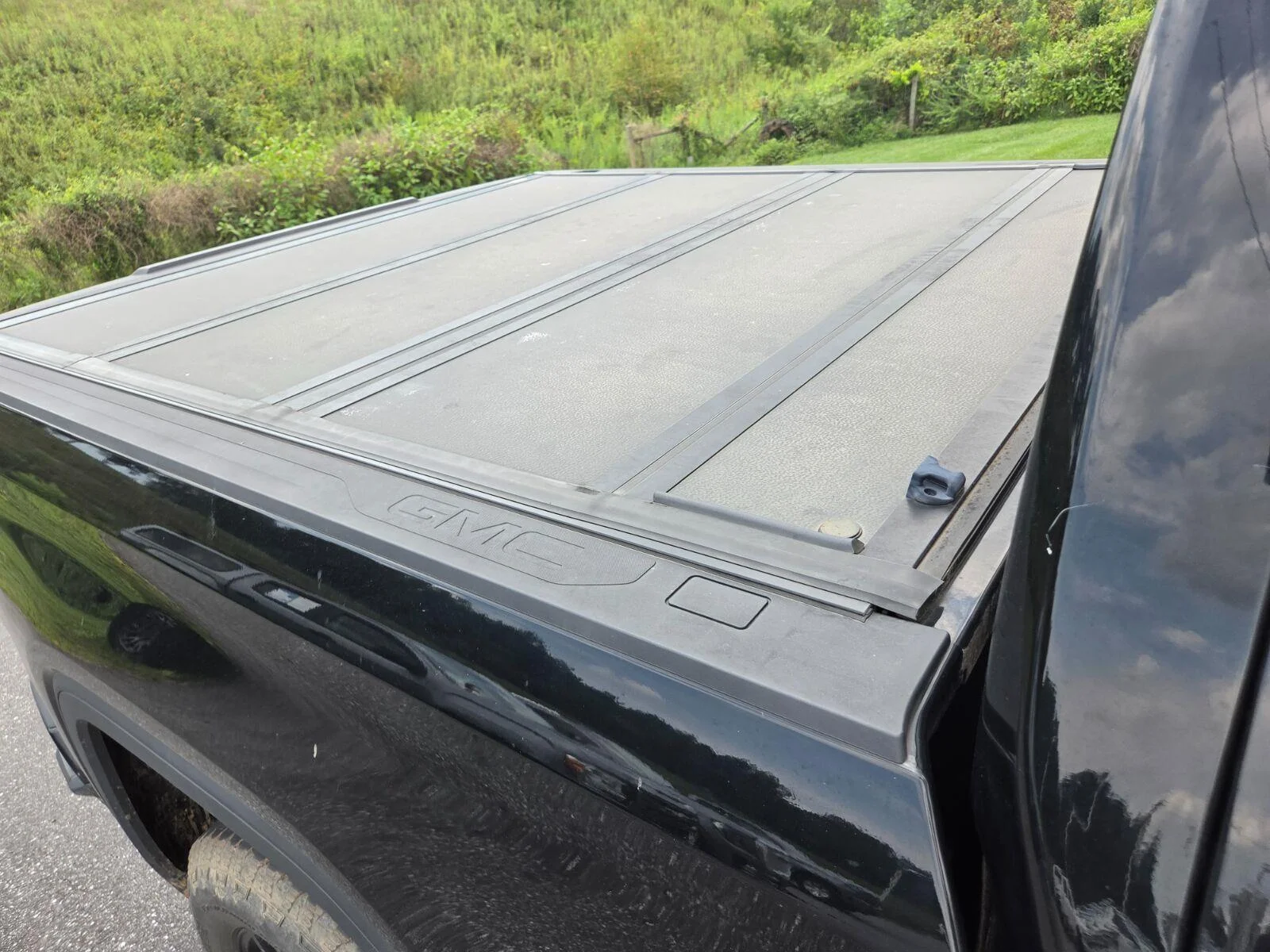 Used 2020 ONYX BLACK GMC Elevation image 6