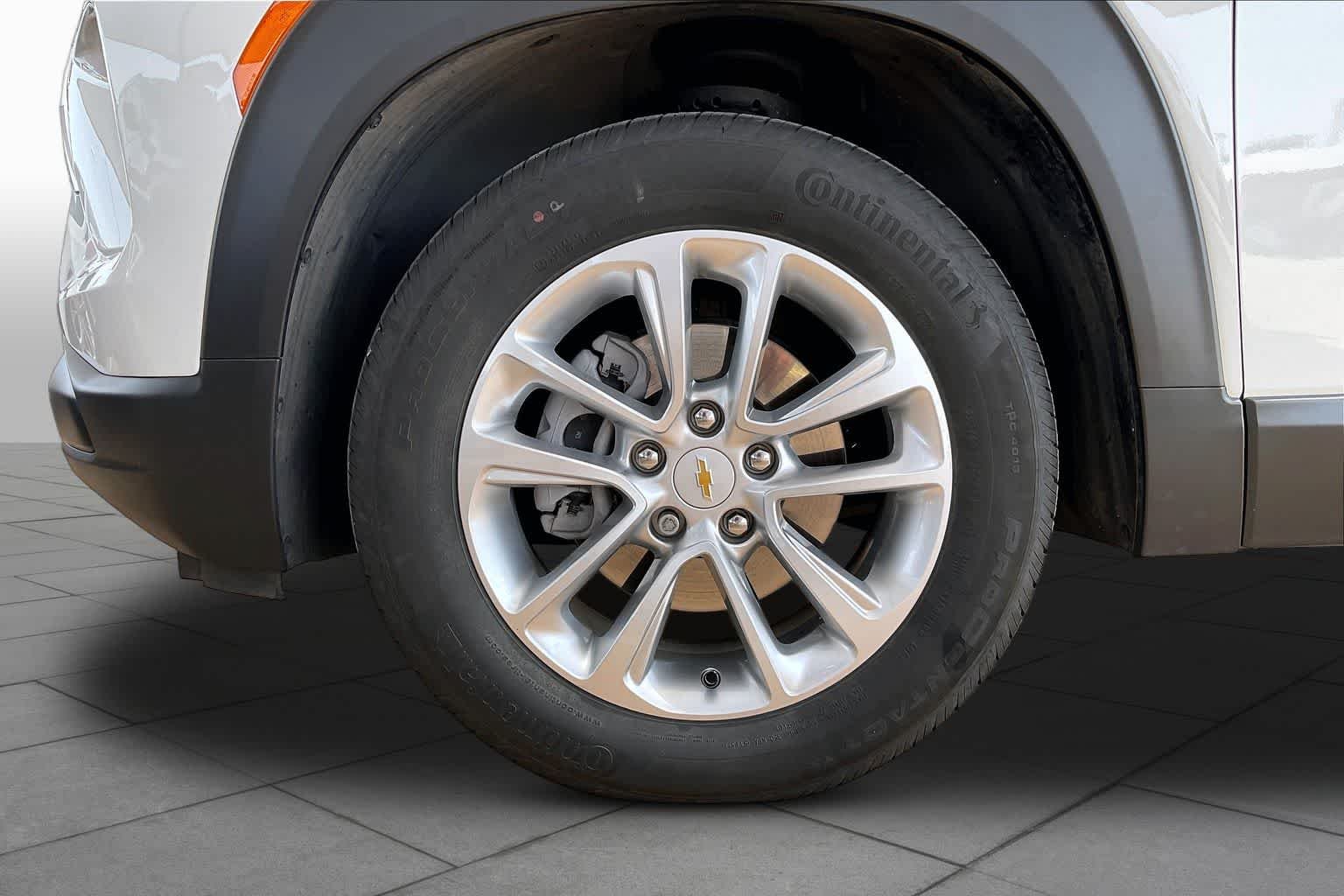 Used 2025 Summit White Chevrolet LS image 11