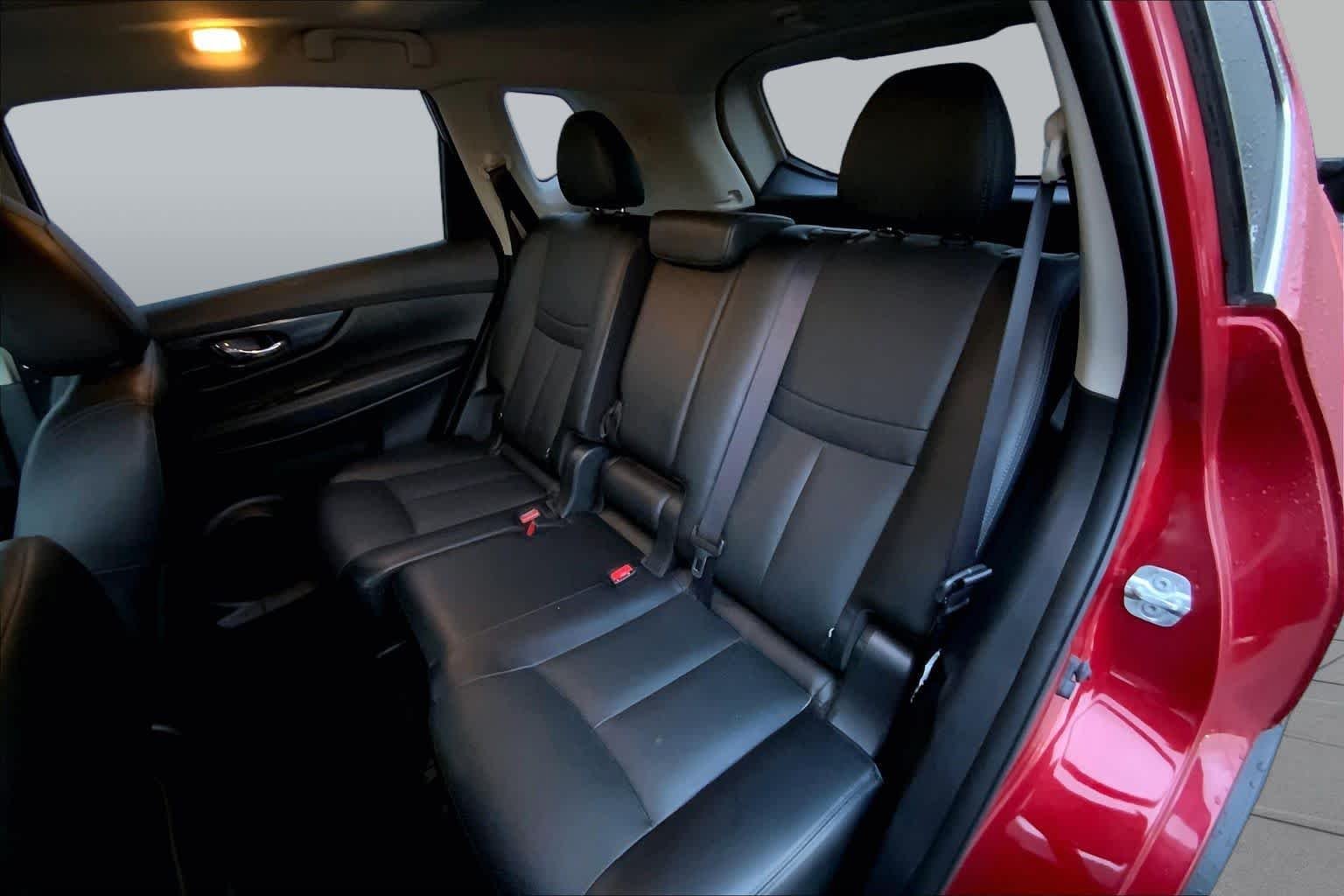 Used 2017 Palatial Ruby Nissan SL image 18