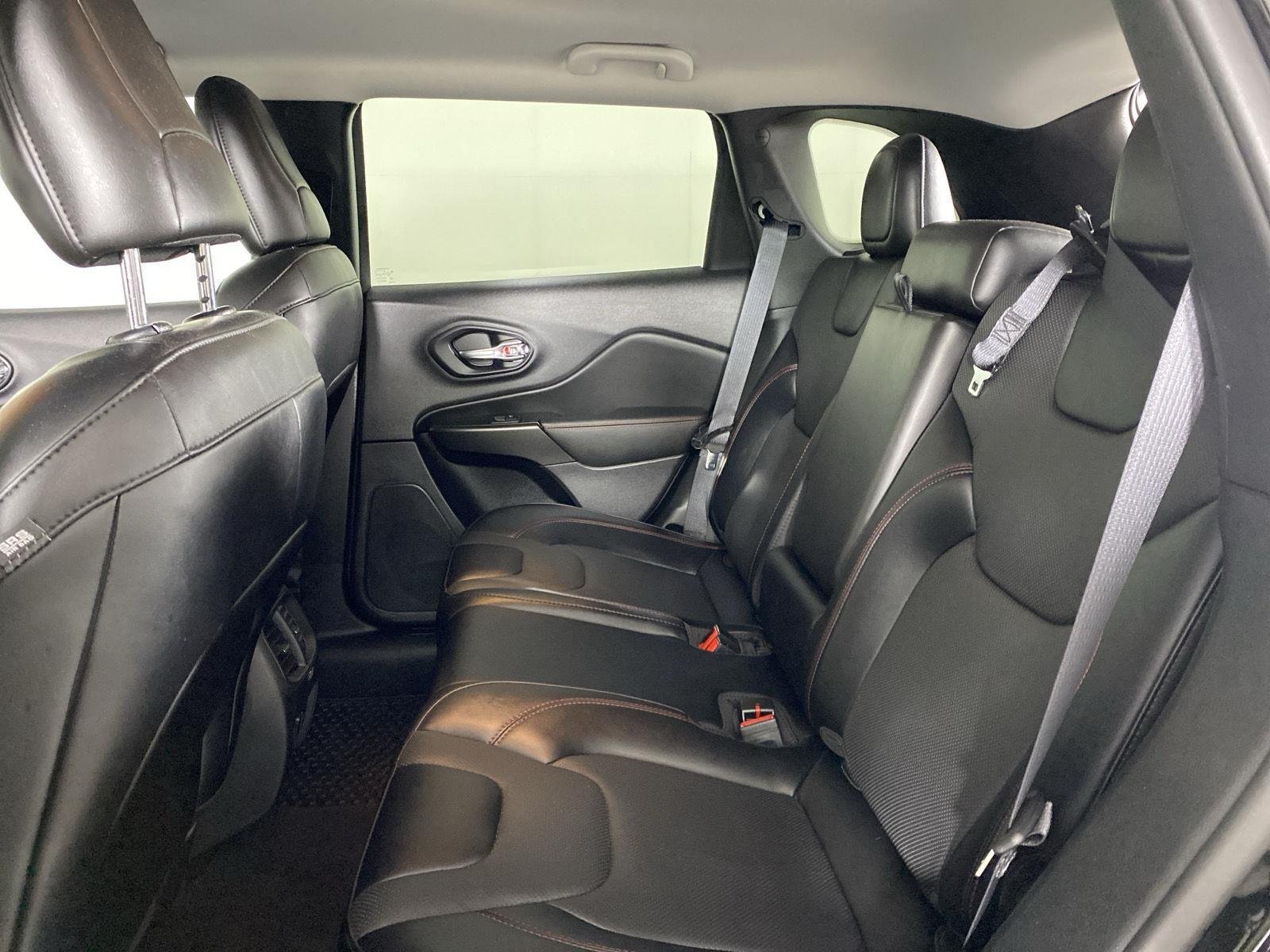 Used 2022 Diamond Black Crystal Pearlcoat Jeep Trailhawk image 23