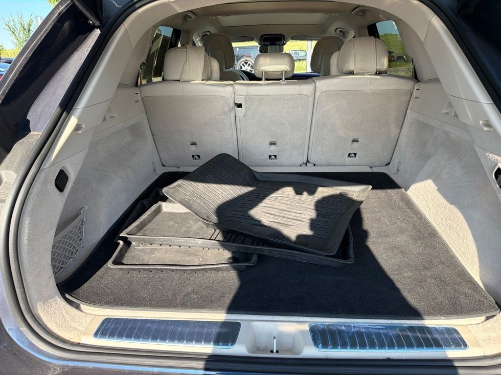 Used 2023 Blue Mercedes-Benz 580 image 14
