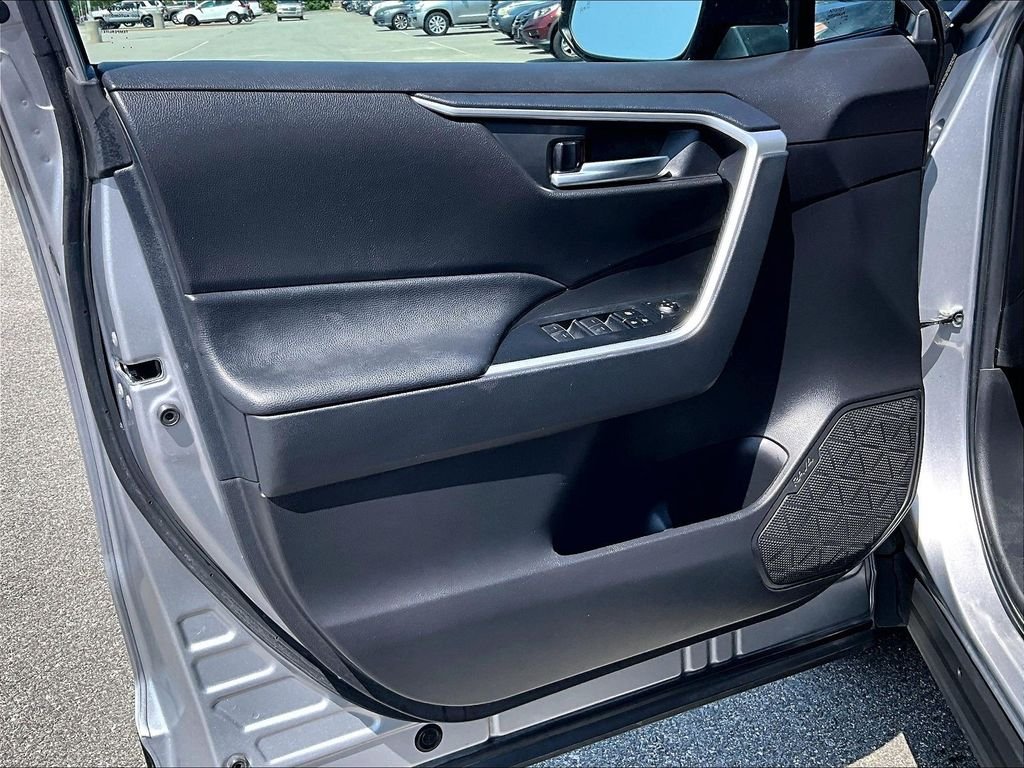 Used 2025 Silver Toyota XLE image 9