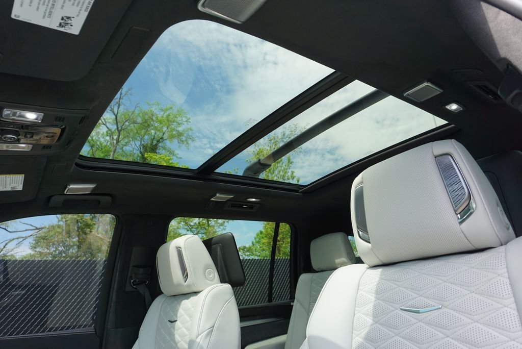 Used 2025 Crystal White Cadillac V-Series image 23