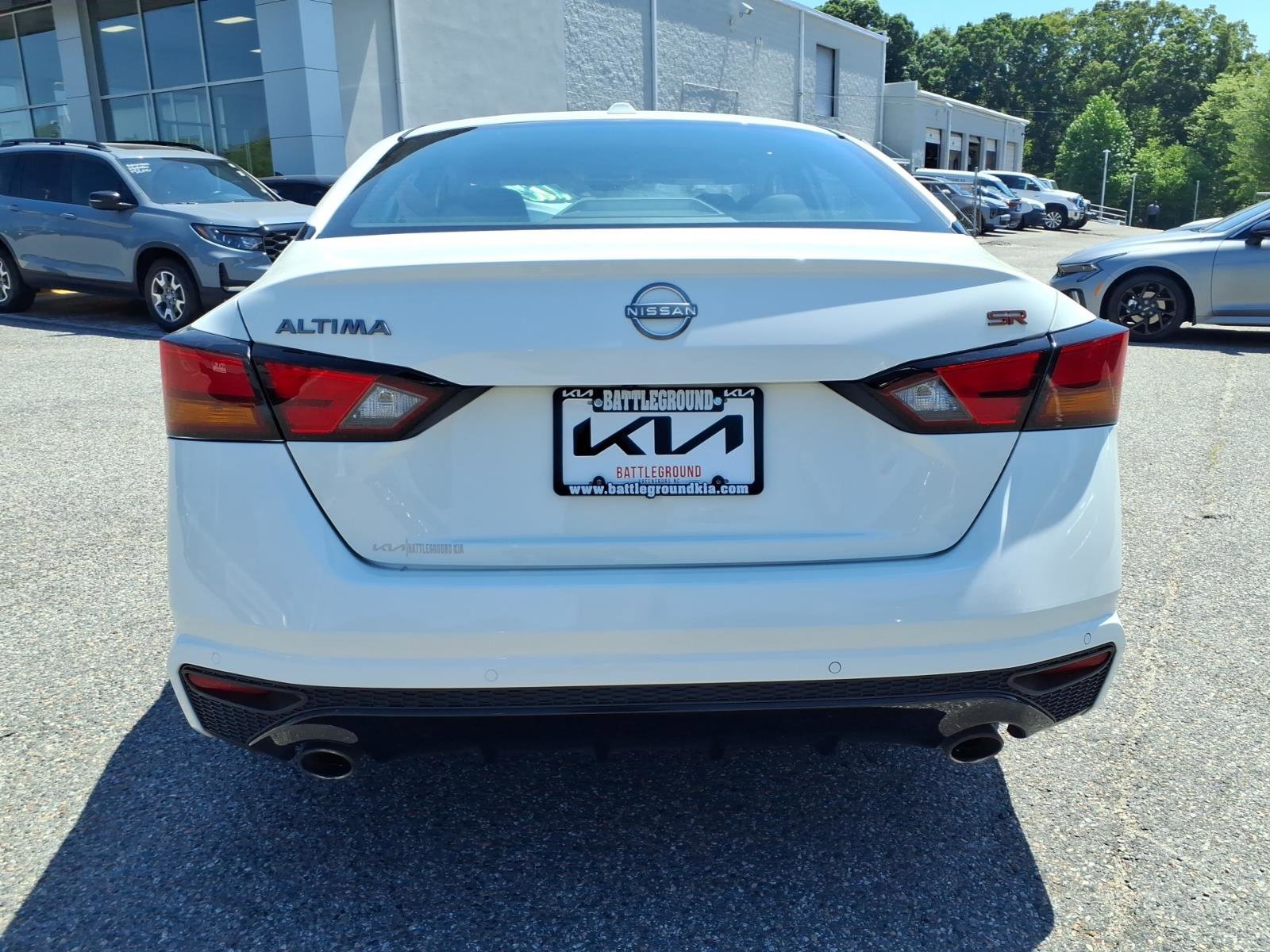 Used 2024 Glacier White Nissan 2.5 SR image 22