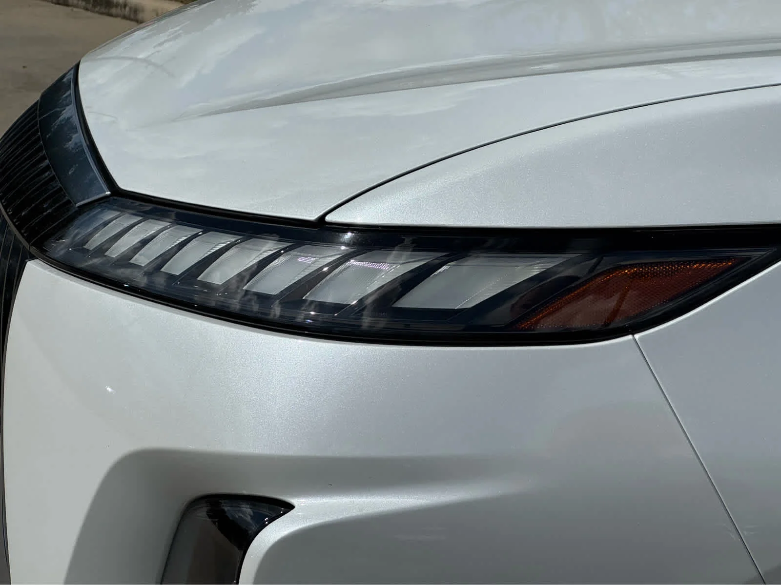 New 2027 RADIANT WHITE INFINITI Luxe 2WD image 5