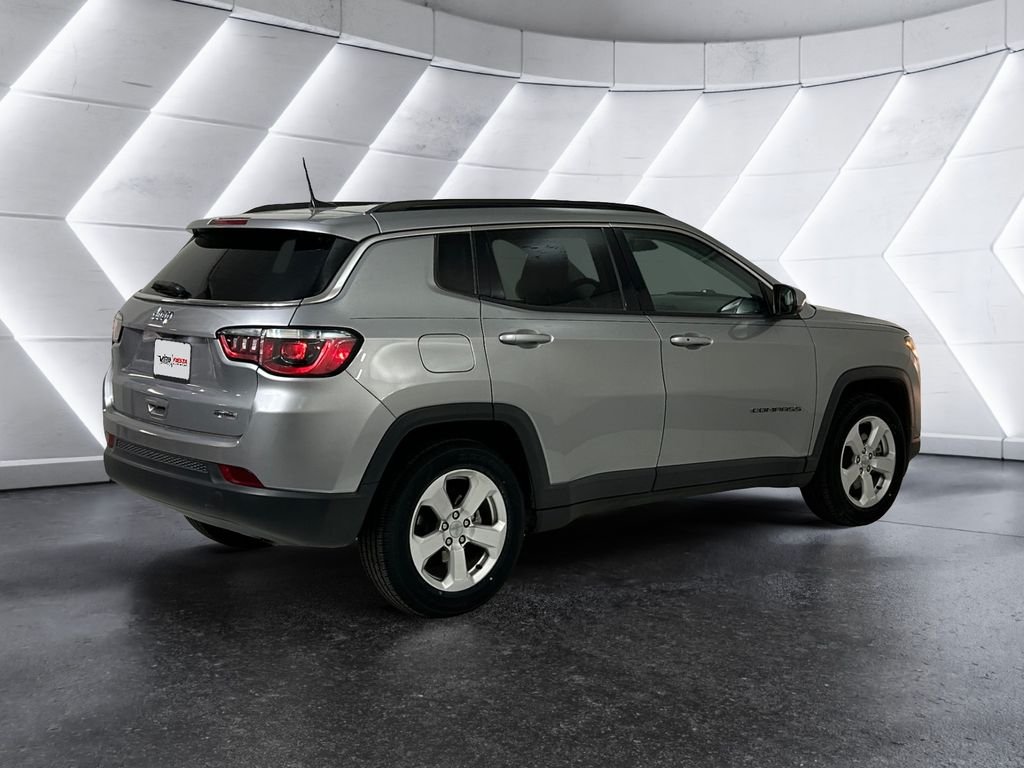 Used 2021 Silver Jeep Latitude image 4