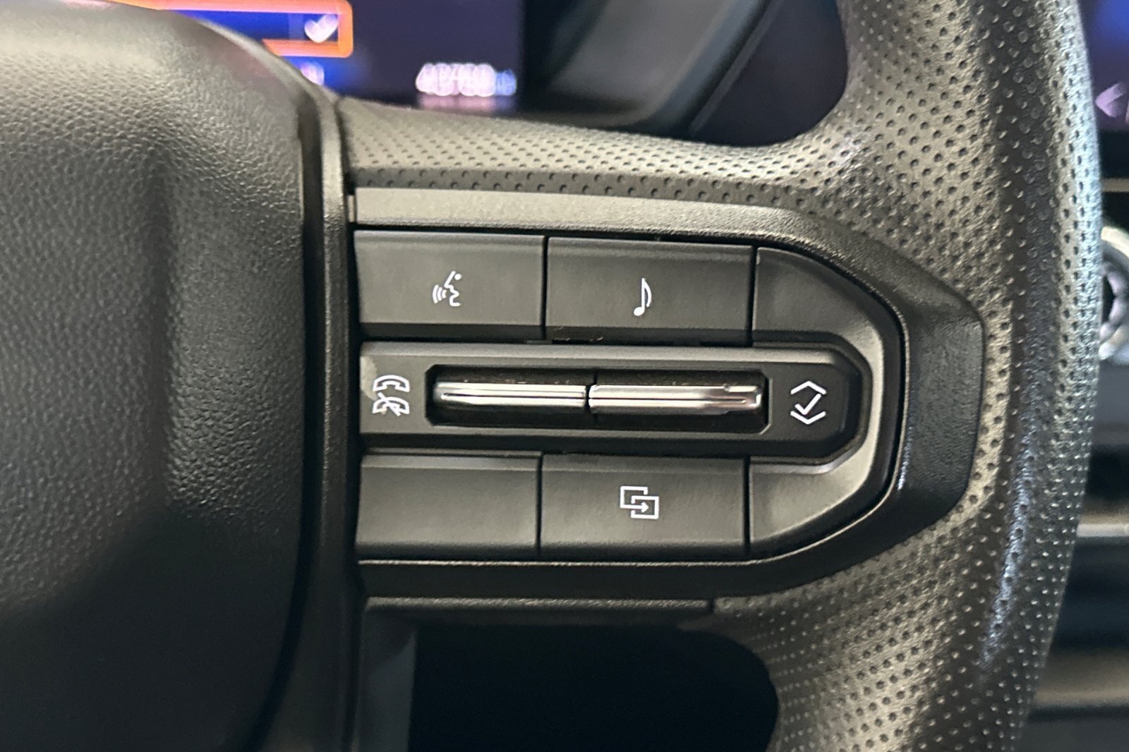 Used 2024 White Chevrolet Trail Boss image 24