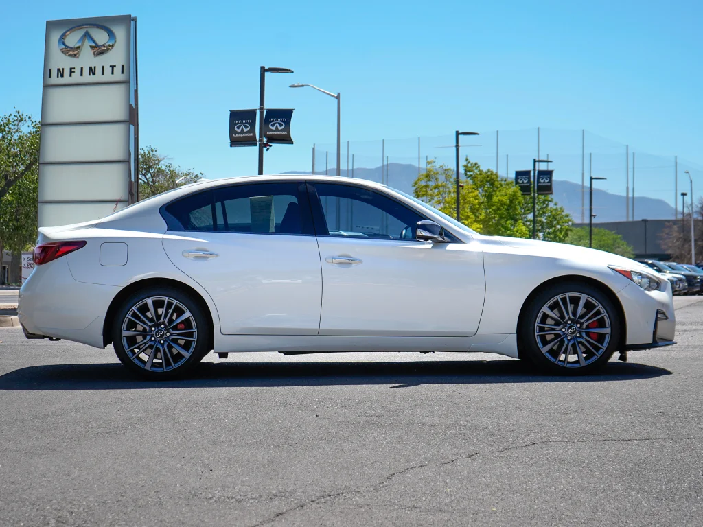 Used 2023 Majestic White INFINITI RED SPORT 400 image 13
