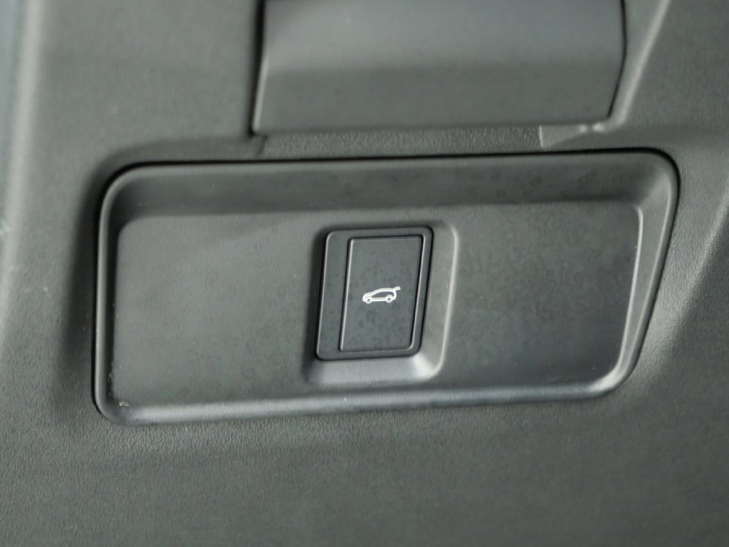 Used 2024 Gray Land Rover S image 40