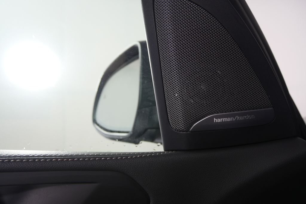 Used 2024 Black Sapphire Metallic BMW xDrive40i image 10