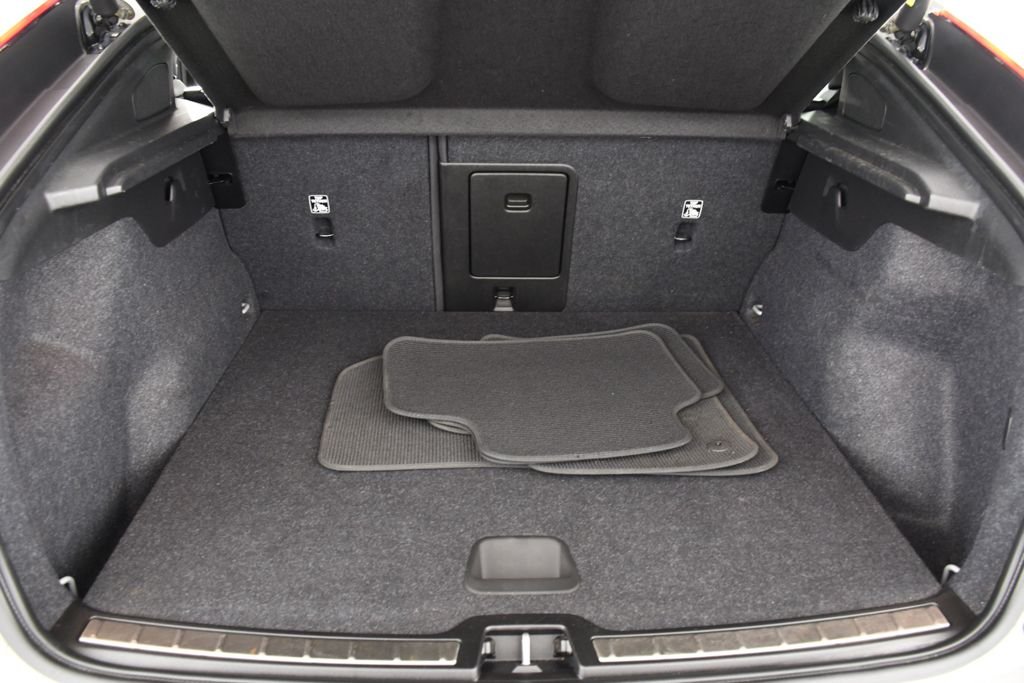 Used 2023 Silver Dawn Metallic Volvo Twin Core image 24