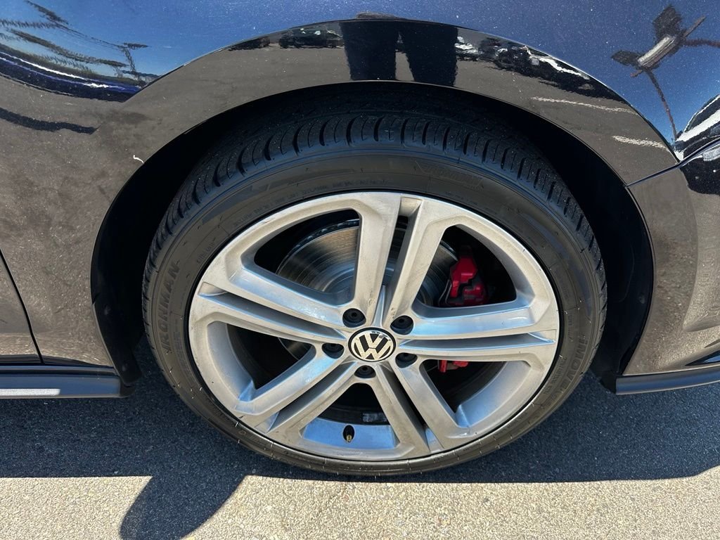 Used 2017 Deep Black Volkswagen GLI image 11