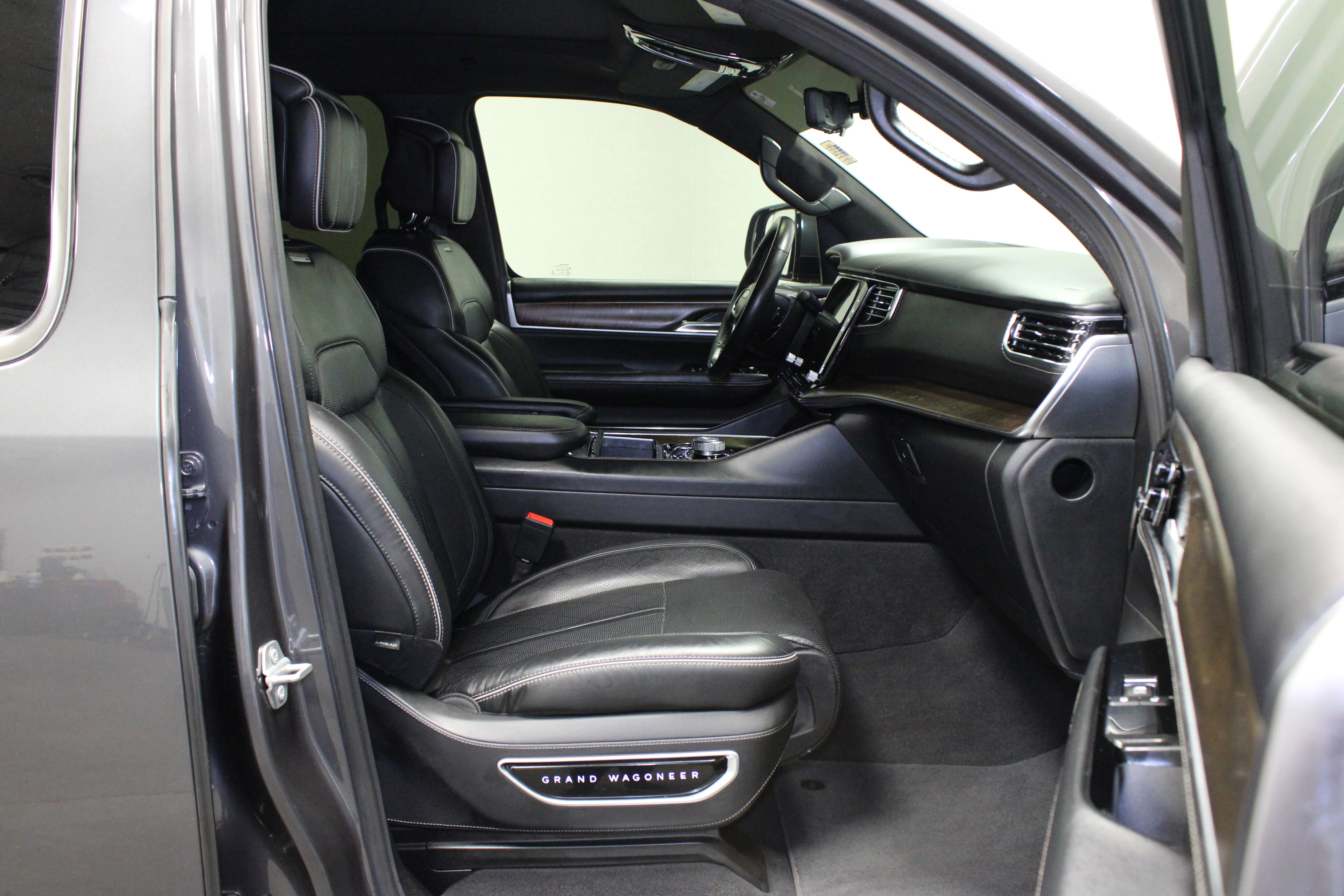 Used 2022 Baltic Gray Metallic Clearcoat Jeep Series II image 16