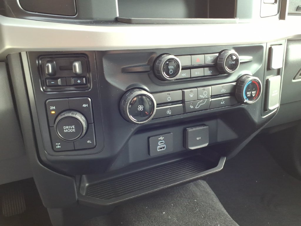 New 2027 Carbonized Gray Metallic Ford F-350® XLT image 20