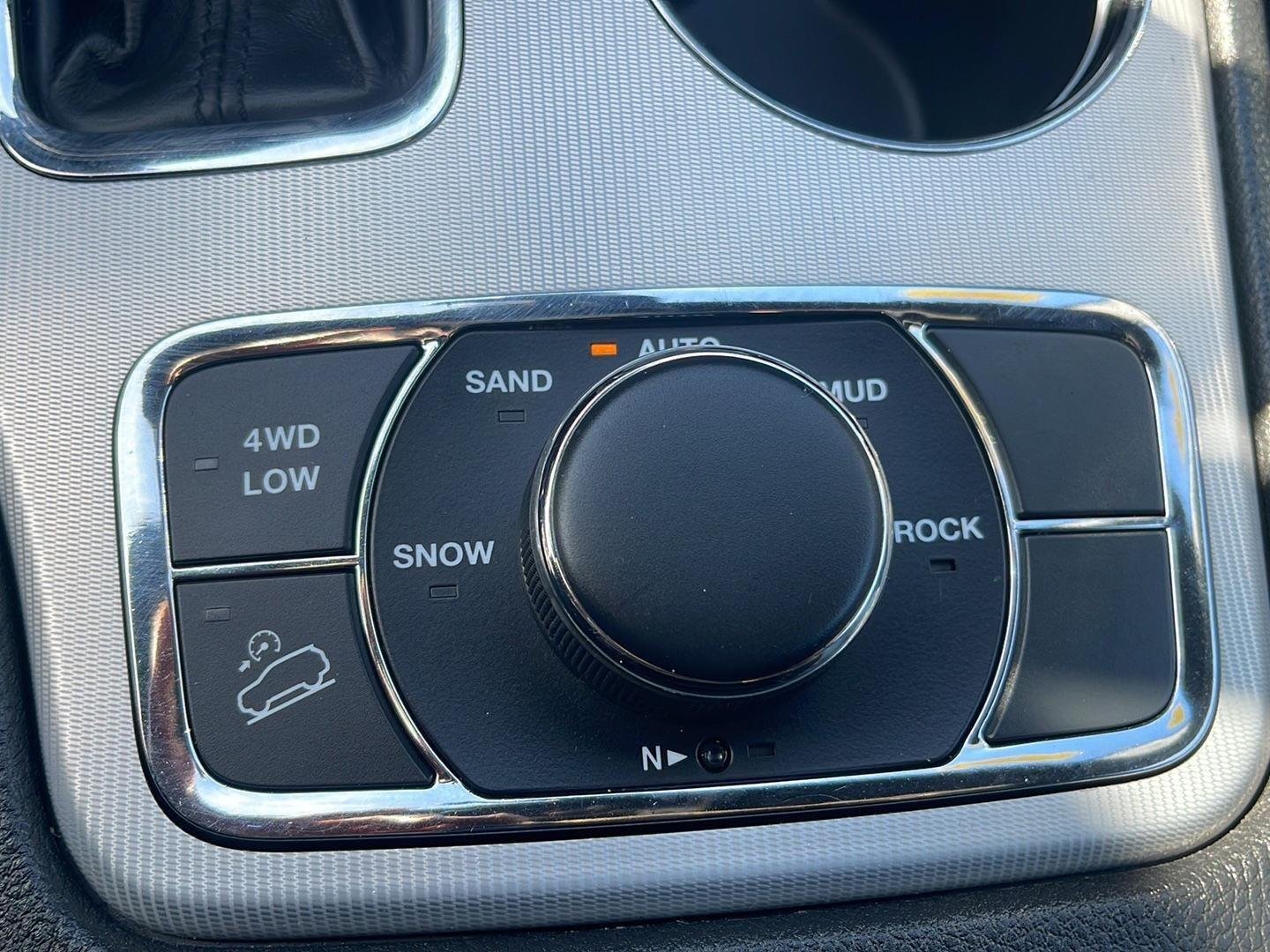 Used 2018 Diamond Black Crystal Pearlcoat Jeep Sterling Edition image 27