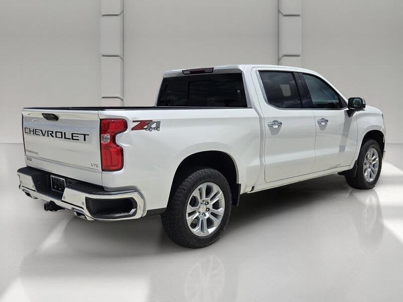 Used 2025 Pearl CHEVROLET 4WD CREW CAB 147" LTZ image 5