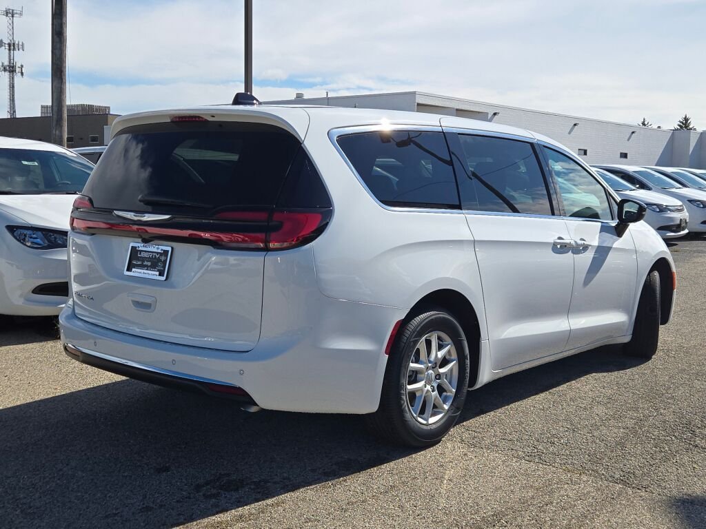 2026 Chrysler Pacifica Select - Photo 9