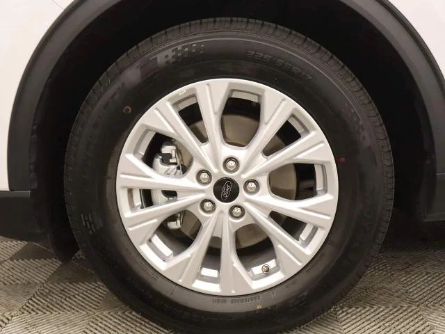 Used 2024 Oxford White Ford Active image 23