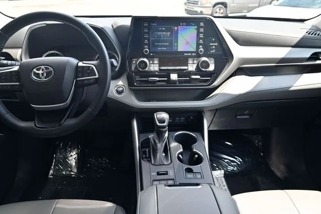 Used 2022 Gray Toyota XLE image 20