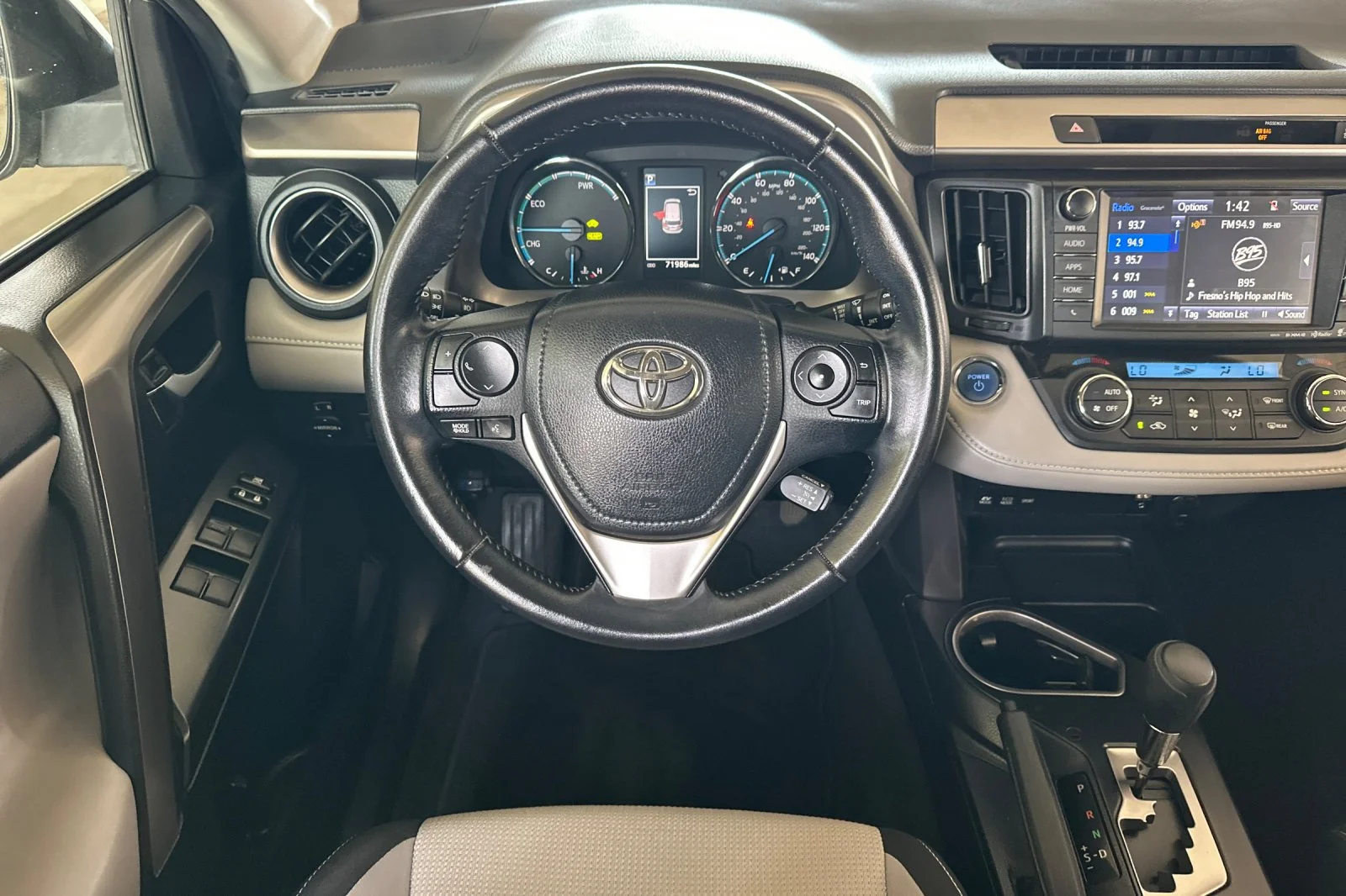 Used 2016  Toyota XLE image 14