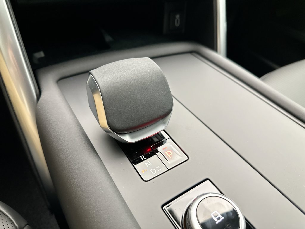 New 2026 Santorini Black Metallic Land Rover Gemini Edition image 12