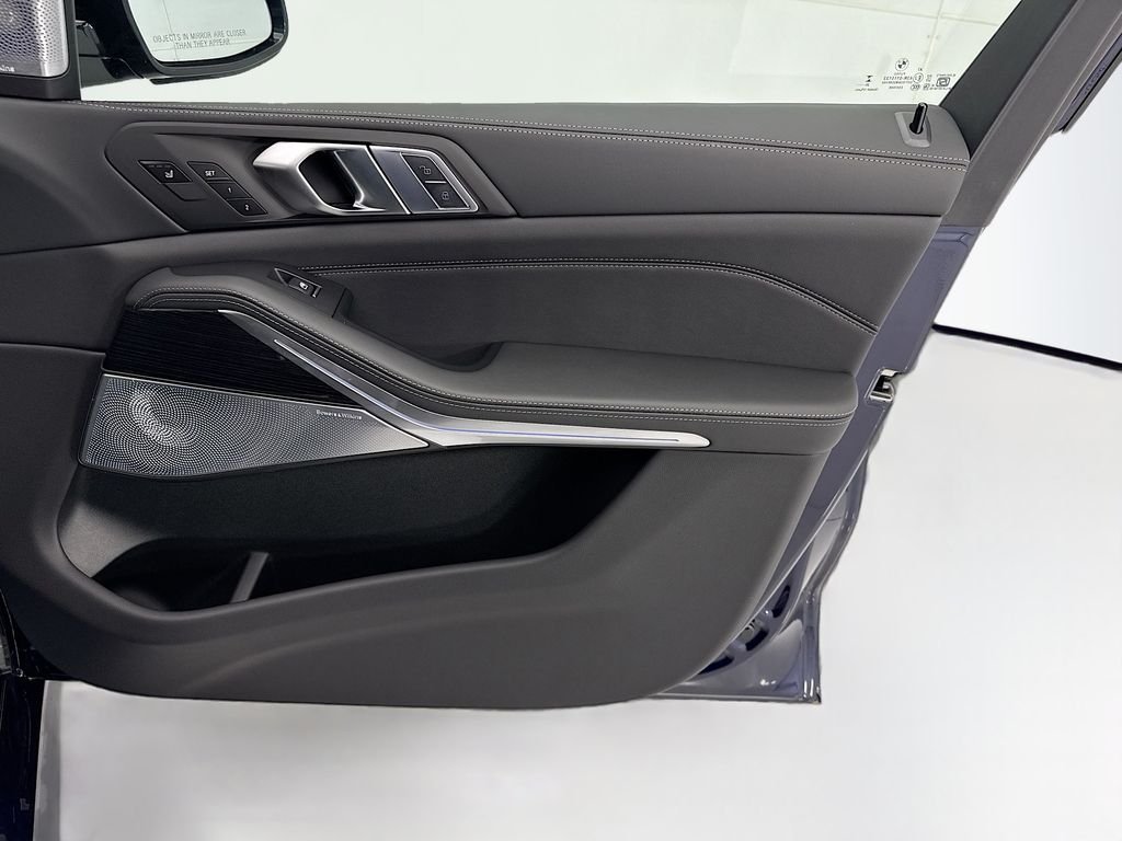 New 2027 Blue BMW M60i image 24