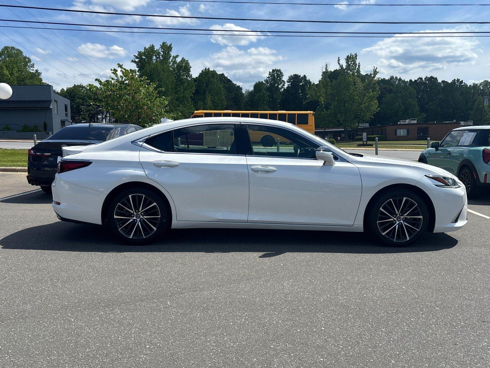 Used 2024 Eminent White Pearl Lexus ES 350 image 6