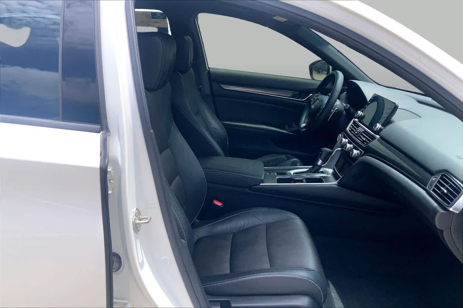 Used 2018 Platinum White Pearl Honda Sport 1.5T image 9
