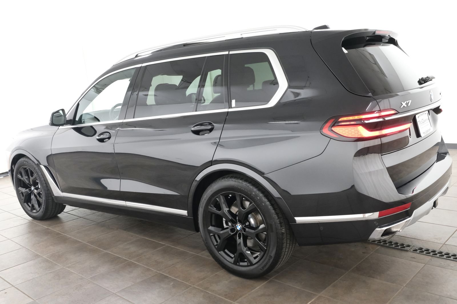 Used 2024 Black Sapphire Metallic BMW xDrive40i image 3