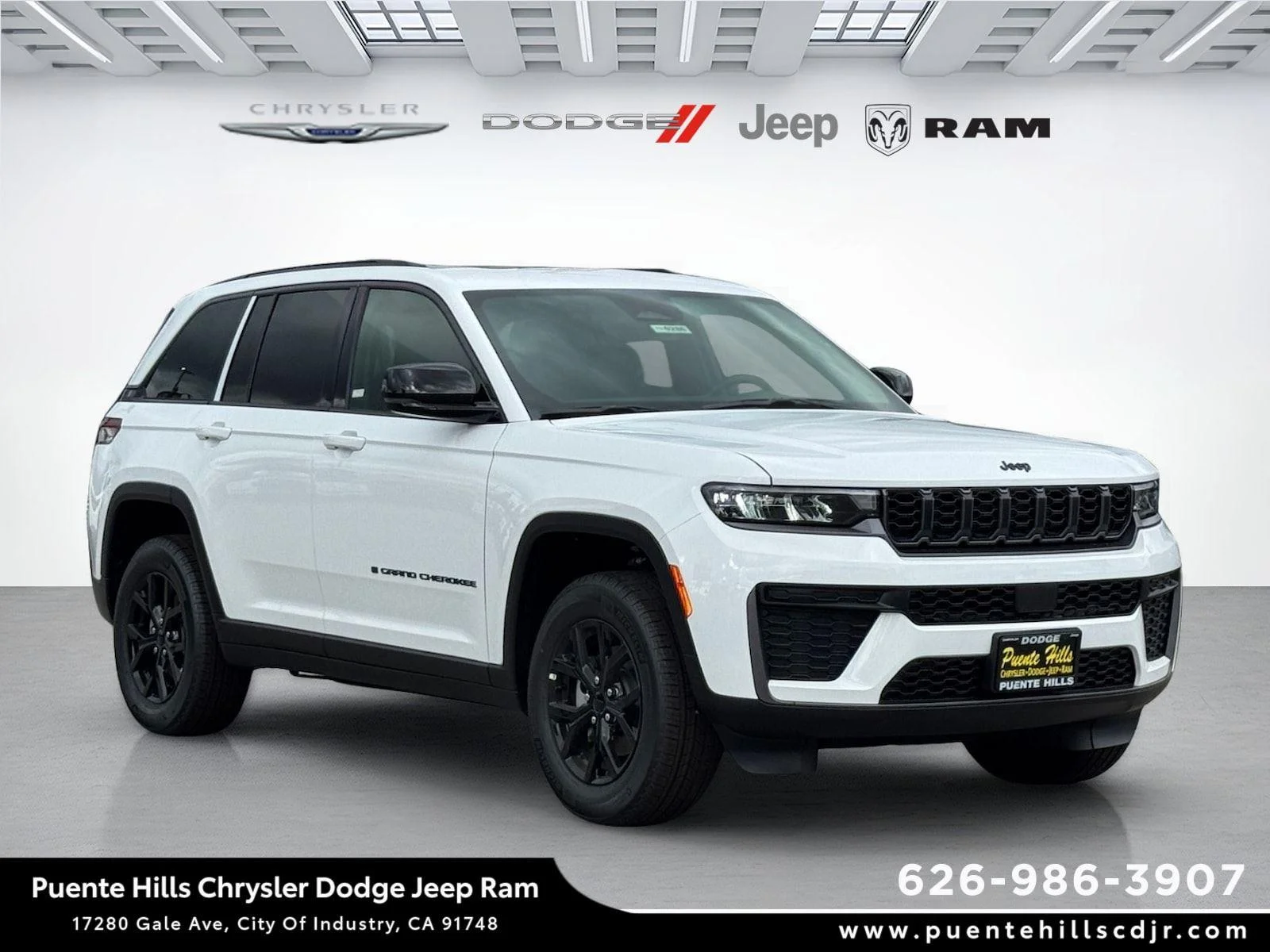 New 2026 Bright White Clear-Coat Exterior Paint Jeep Laredo Altitude image 1