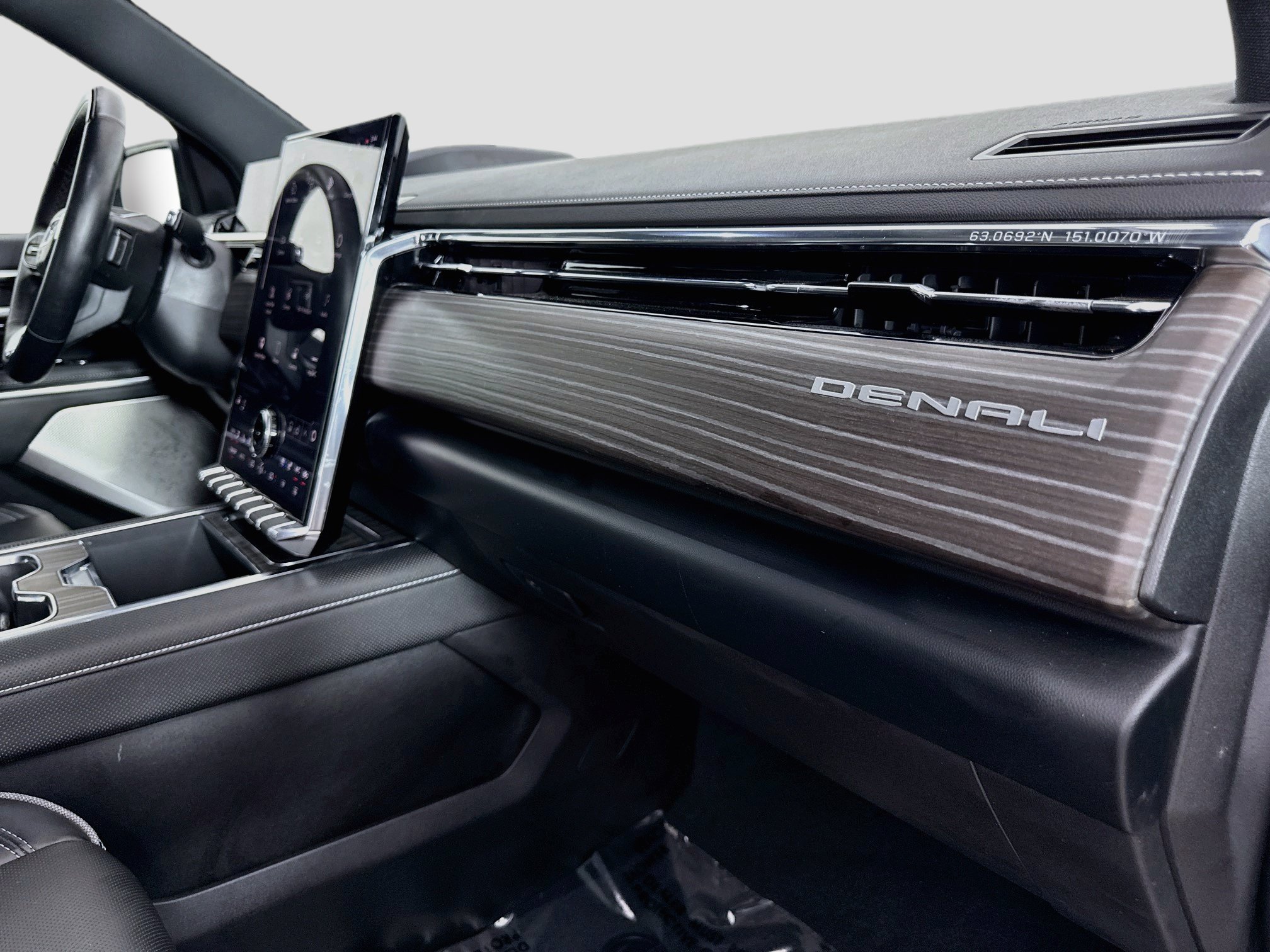 Used 2025 Summit White GMC Max Range Denali image 32