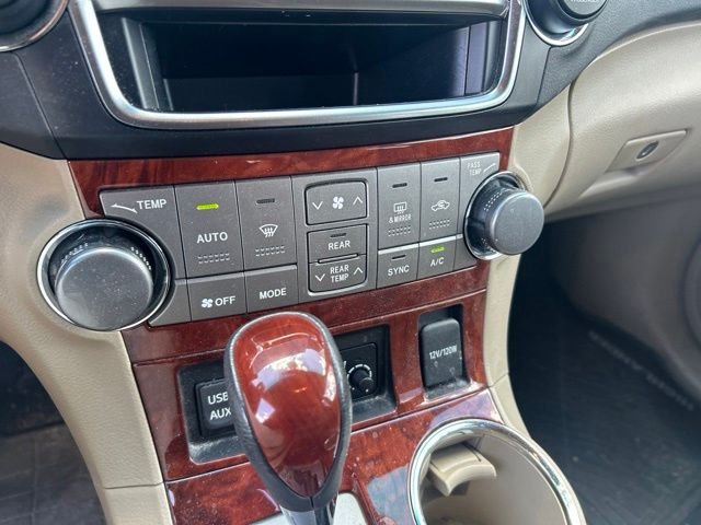 Used 2013 Black Toyota Limited image 14