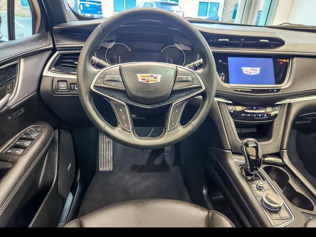 Certified Used 2025 Stellar Black Metallic Cadillac Premium Luxury image 14
