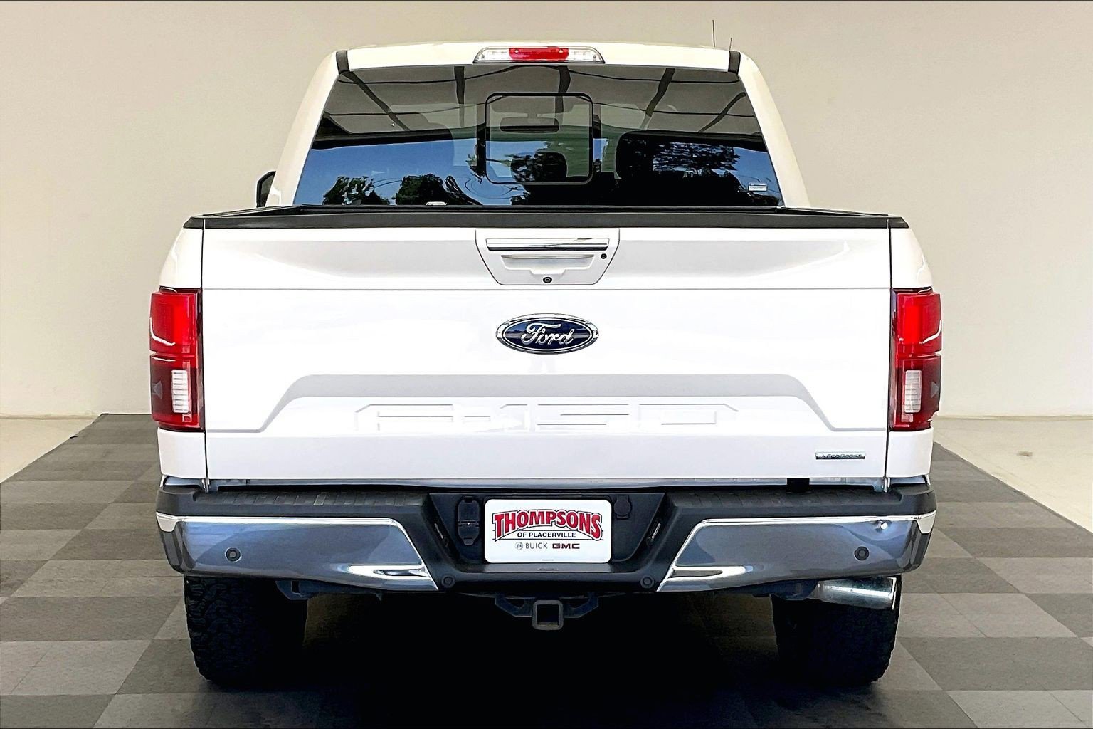 Used 2018 White Platinum Metallic Tri-Coat Ford LARIAT image 2