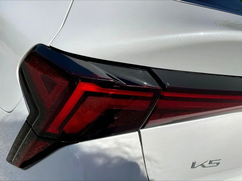 Used 2025 White Kia LXS image 24