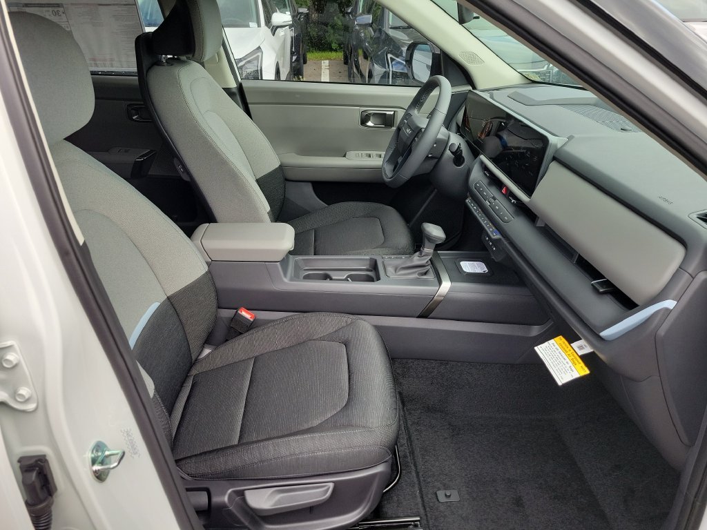 New 2027 Snow White Pearl Kia S image 5