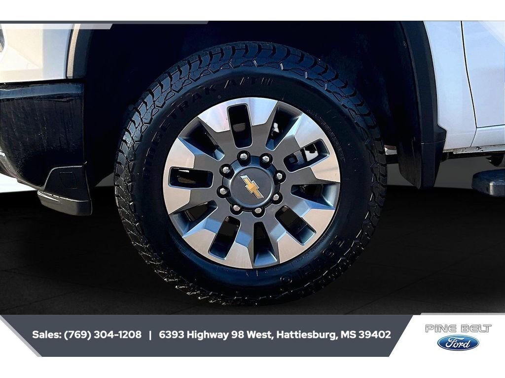 Used 2024 Summit White Chevrolet Custom image 7