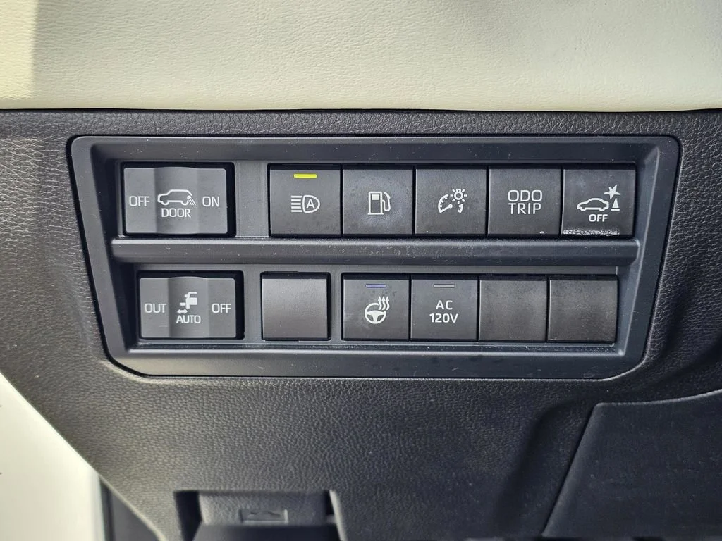 Used 2024  Toyota SR5 image 20
