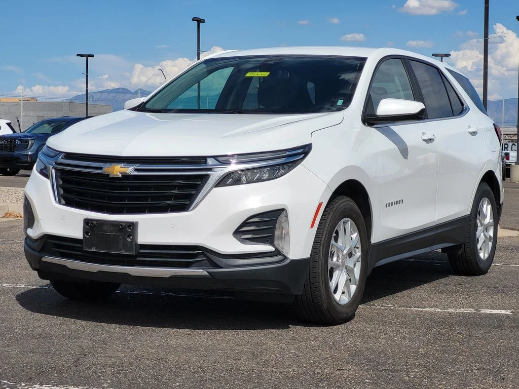 Used 2024 Summit White Chevrolet LT image 4