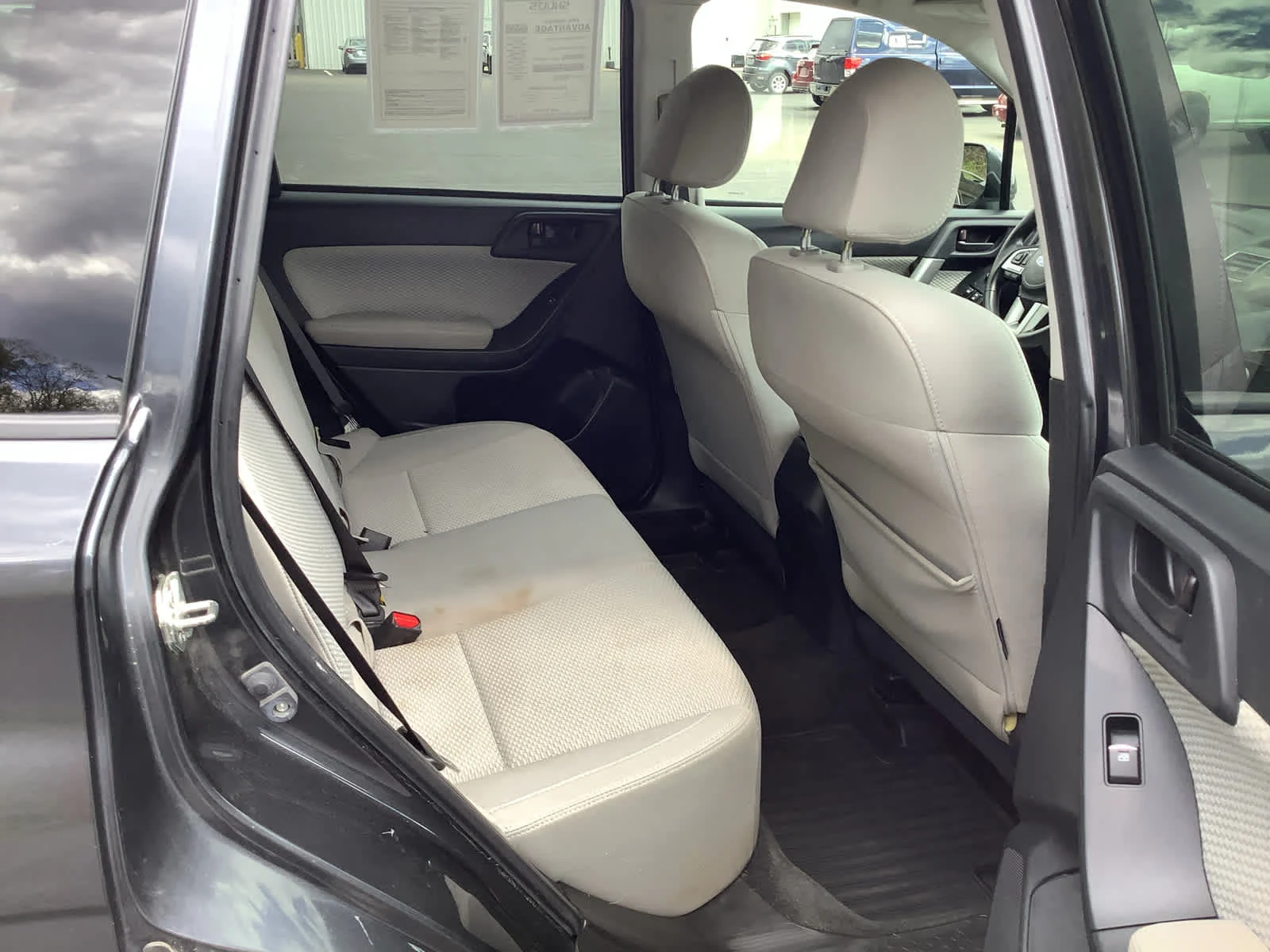 Used 2017 Dark Gray Metallic Subaru Premium image 9