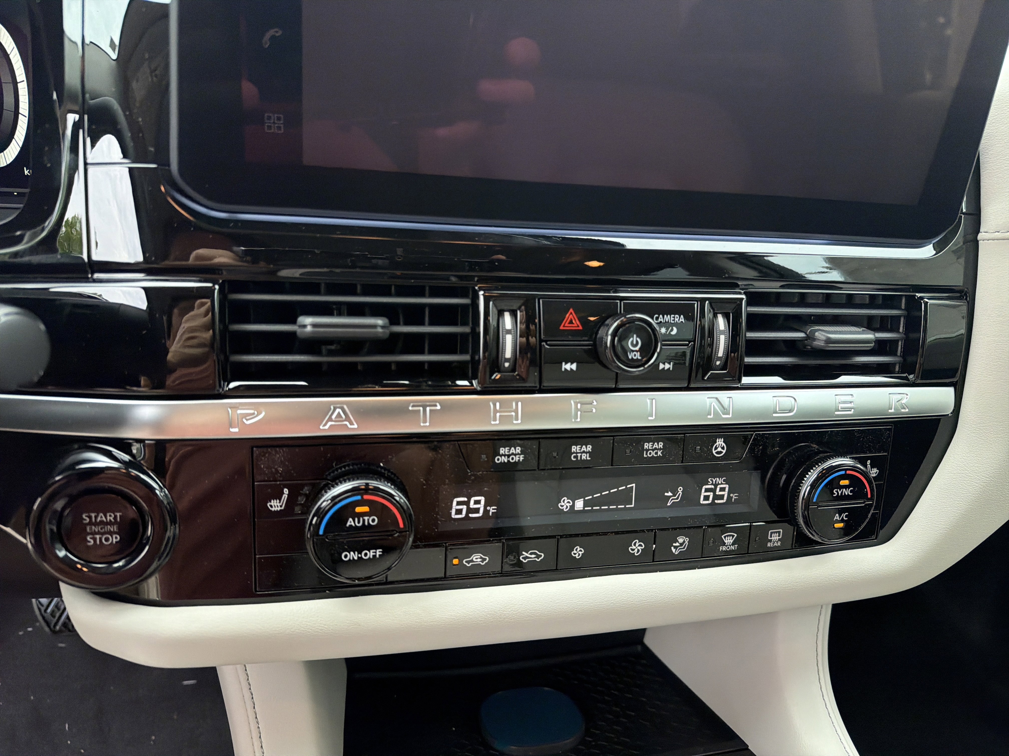New 2026 Everest White Pearl Tricoat Nissan SL image 30
