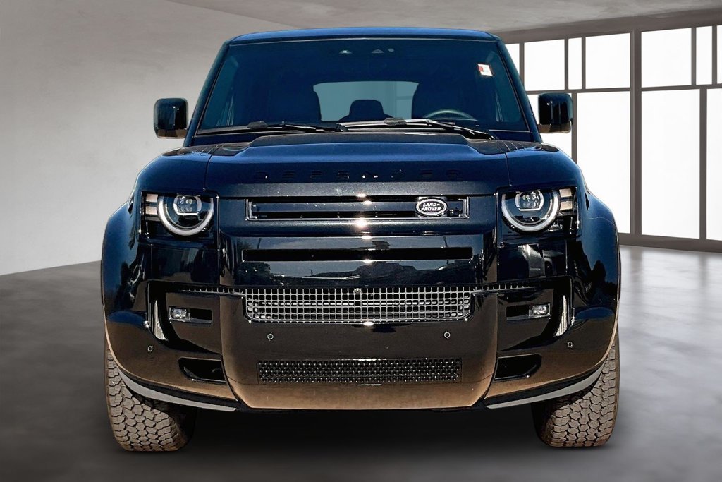 Used 2026 Black Land Rover X-Dynamic SE image 3
