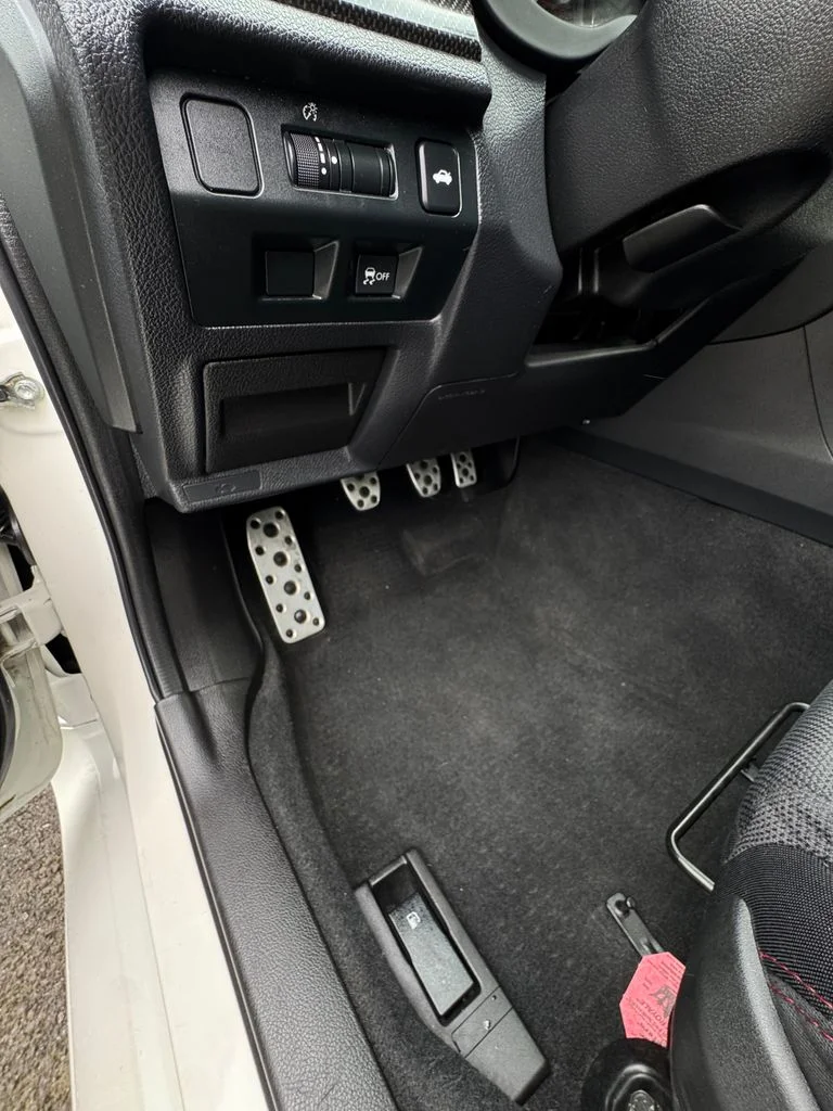 Used 2017 Crystal White Pearl Subaru Base image 12