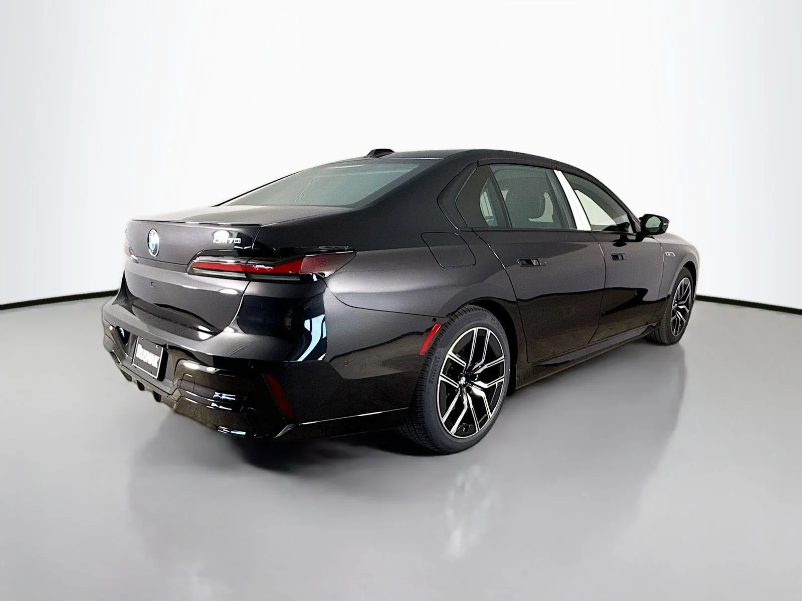 Used 2026 Black Sapphire Metallic BMW M70 image 7