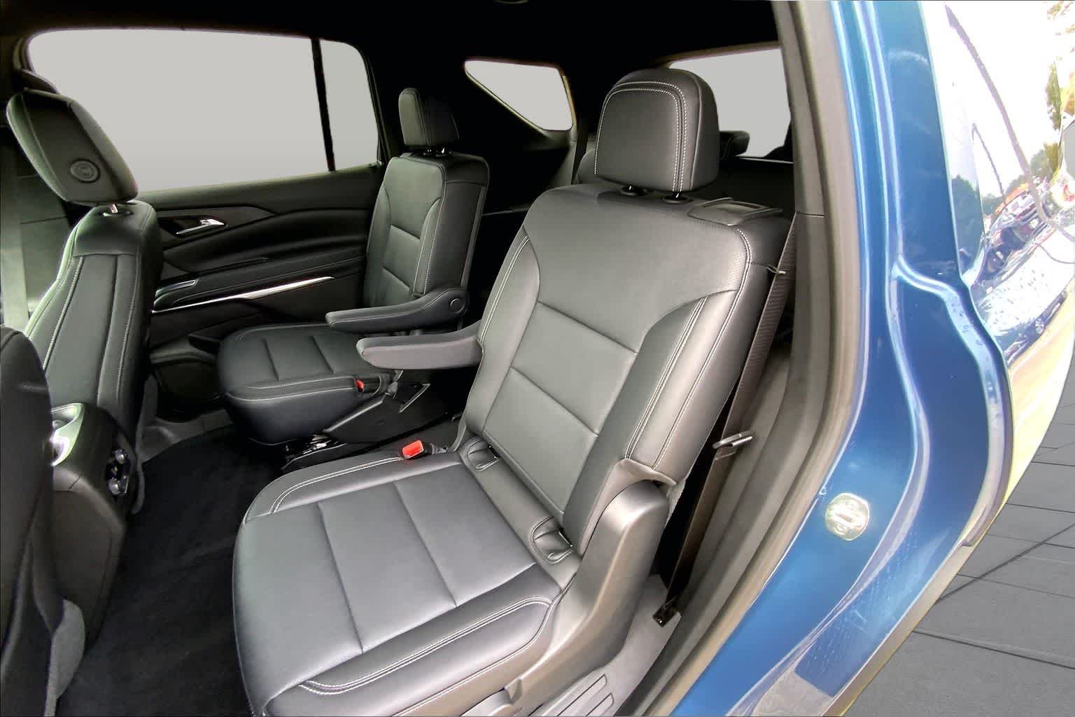 Used 2025 Lakeshore Blue Metallic Chevrolet FWD LT image 20