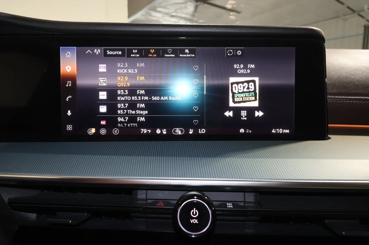 Used 2025 Gold Nissan Platinum image 12