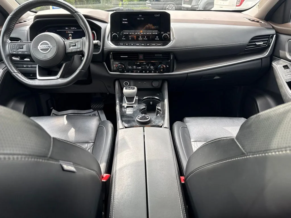 Used 2021 Gray Nissan Platinum image 18